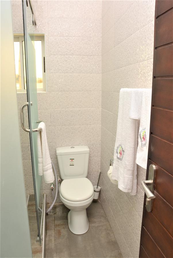 Fawzy Hotel Ибадан Экстерьер фото