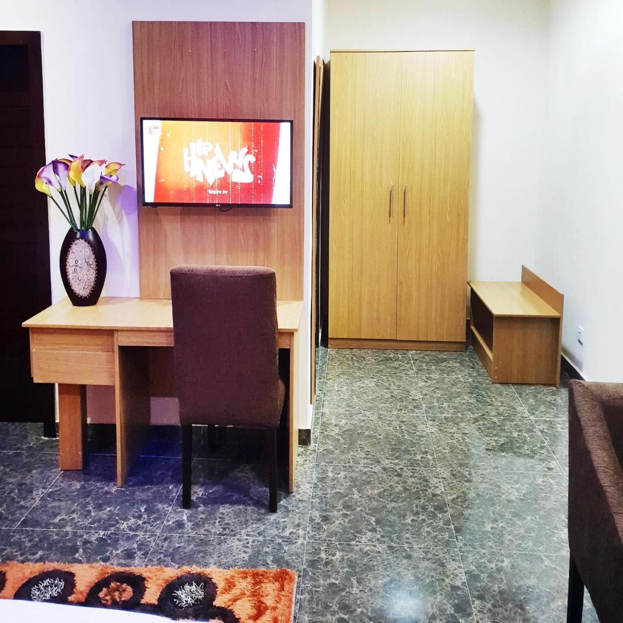 Fawzy Hotel Ибадан Экстерьер фото