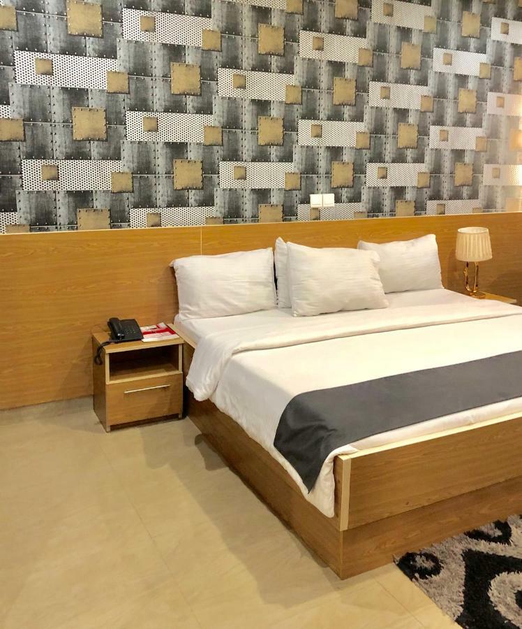 Fawzy Hotel Ибадан Экстерьер фото