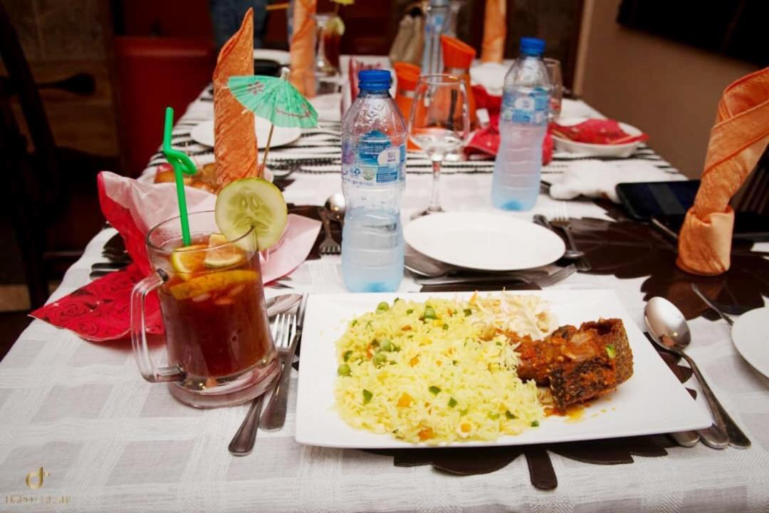 Fawzy Hotel Ибадан Экстерьер фото