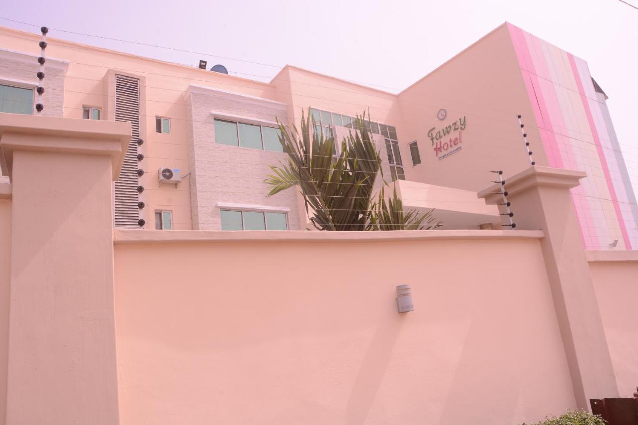 Fawzy Hotel Ибадан Экстерьер фото